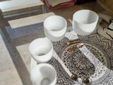 Yatarak dinlemek yeterli meditasyon… Sound bath, yoga stüdyosunu aşarak ofislerle konser salonlarına taşınıyor