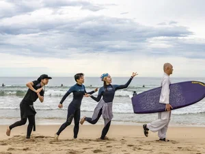 Dal surf al relax con i raggi delle stelle, oltre 60 templa stay speciali nei templi per l’estate