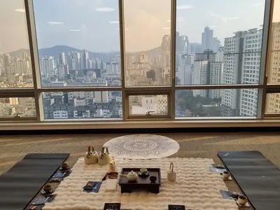 WeWork Seolleung Branch 3 Hosts 'Tea Meditation Experience Class for Office Workers' in Collaboration with Healing News