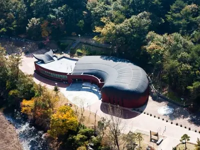 Thiền định và chữa lành bên dòng sông Ban-gu-cheon giàu di sản thế giới — Chương trình “Museum Therapy” tại Bảo tàng Khắc đá Ulsan