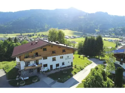 Günde iki sessiz meditasyon ve iki asana dersinden oluşan program: Avusturya Tirol’deki Sivananda Yoga Tirol inziva evi