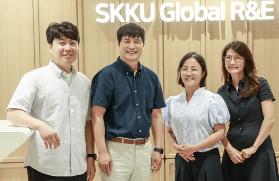 대학생 게임 과몰입을 위한 마음챙김 기반 인지치료 프로그램(MBCT-G)을 연구한 성균관대 윤성민 교수(왼쪽 두 번째)와 연구팀 (사진=성균관대)